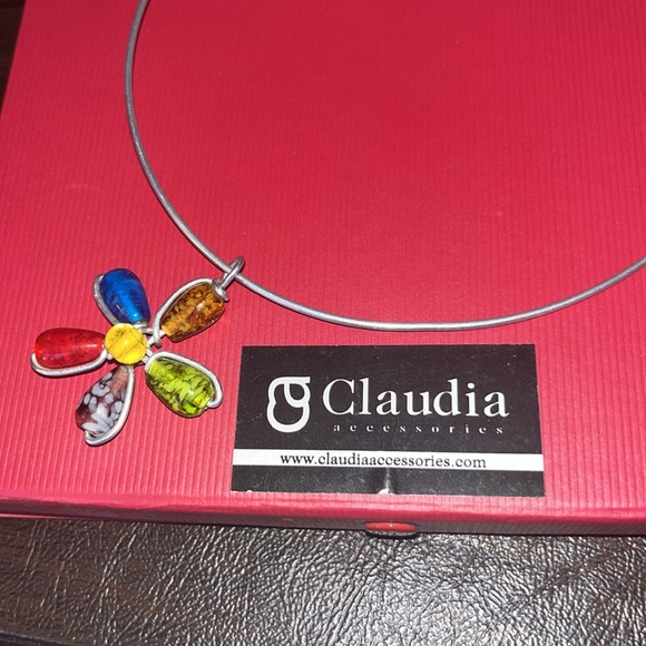 Flower Wire Necklace 🌸🌺🌼 - Picture 2 of 4